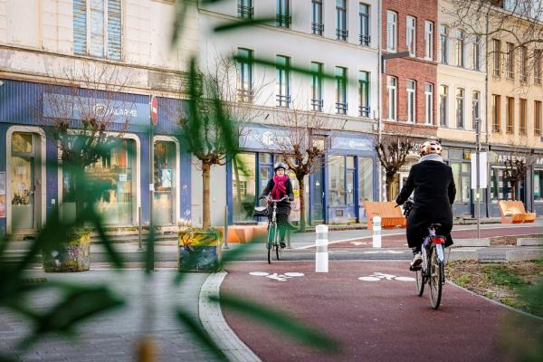A cyclist is discovering new cycle lanes in Lille